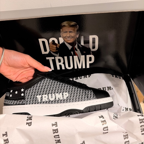 SIGNED TRUMP SHOES